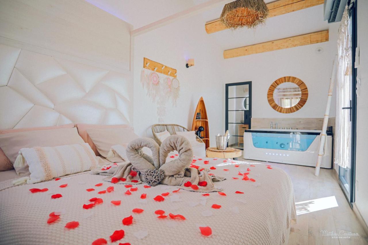 Villa Cocoon - Love Room Cocooning & 50 Nuances กูจส์-เลส์-แป็งส์ ภายนอก รูปภาพ